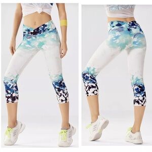 Fabletics Winn Printed PowerHold® Capri XL Tidal Wave Print 🌊